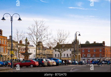 La Place du marché dans le centre de la ville de marché typiquement anglais de Devizes Wiltshire England UK Banque D'Images