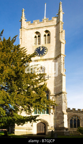 L'église St Mary vierge dans le typique marché anglais ville de Devizes Wiltshire England UK Banque D'Images