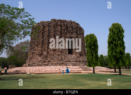 L'inachèvement de l'Alai Minar au complexe de Qutb Minar, Delhi, Inde Banque D'Images