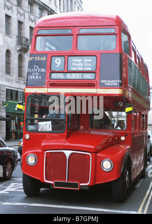 Double-decker bus Banque D'Images