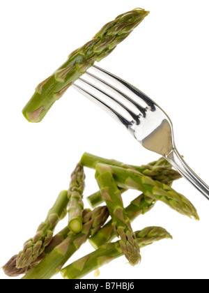 Saine douce tendre cuit Légumes Asperges de luxe sur un tablier isolé sur un fond blanc avec aucun peuple et un chemin de détourage Banque D'Images