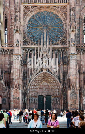 Vue depuis la rue Mercière à la cathédrale Notre Dame Banque D'Images