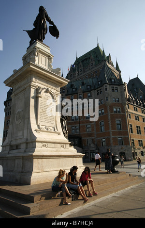 Statue de Samuel de Champlain et le Château Frontenac, Québec, Québec, Canada Banque D'Images