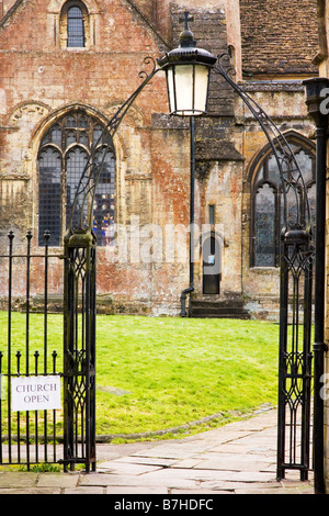 L'église St John dans le typique marché anglais ville de Devizes Wiltshire England UK Banque D'Images