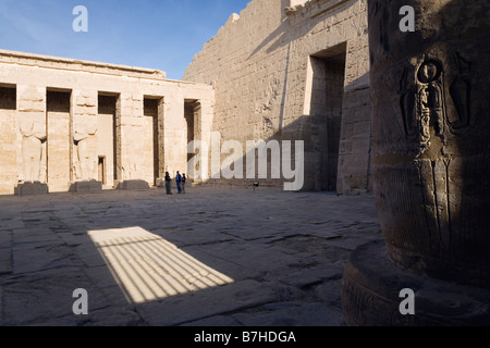Louxor, Egypte, Afrique du Nord. Medinat Habu complexe, Temple de Ramsès III Banque D'Images