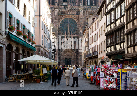 La rue Mercière dans le centre ville à la cathédrale Notre Dame Banque D'Images