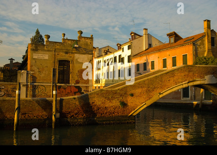 Fondamenta canal Briati dans quartier de Dorsoduro de Venise Italie Europe Banque D'Images