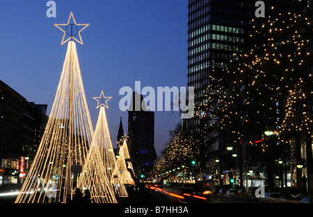 Les lumières de Noël à Berlin dans la nuit Banque D'Images