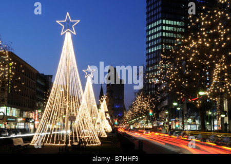 Les lumières de Noël à Berlin dans la nuit Banque D'Images