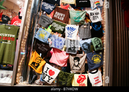 T-shirts dans la vitrine de Greenwich Village New York City Banque D'Images