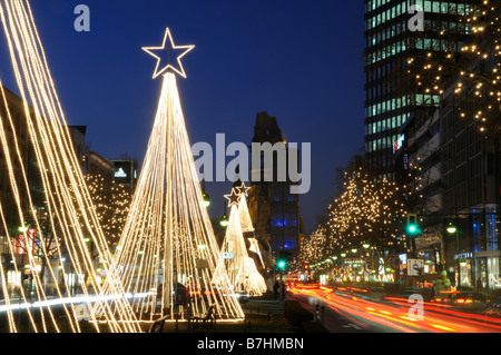 Les lumières de Noël à Berlin dans la nuit Banque D'Images