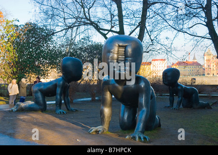 Des bébés par David Cerny sur l'île de Kampa à Prague République Tchèque Europe Banque D'Images