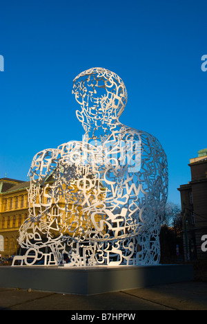 Nous Sculpture par Jaume Plensa Jana Palacha square à Nam à Prague République Tchèque Banque D'Images