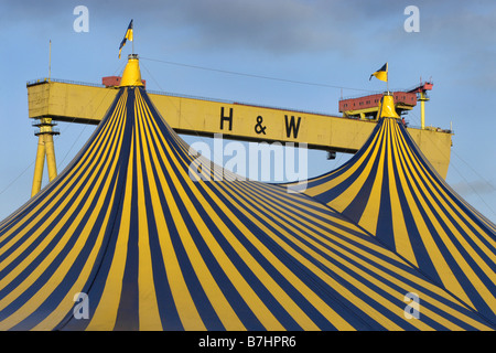 American Circus sous grue Goliath, chantier naval Harland Wolff de Belfast. Banque D'Images