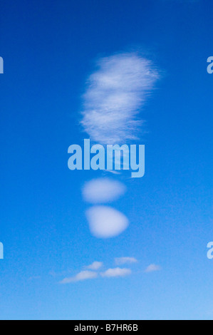 Des nuages blancs dans le ciel bleu Parc National Torres del Paine Patagonie Chili Banque D'Images