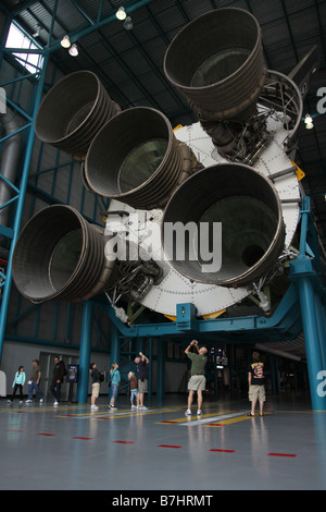 Les fusées de la NASA Saturne 5 centre d'accueil du moteur le Kennedy Space Center à Cape Canaveral d''affichage musée rocket Banque D'Images