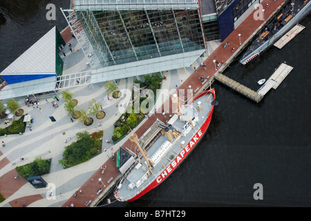 La lumière navire Chesapeake au port intérieur comme vu à au sud de la 27e étage World Trade Center Baltimore Maryland