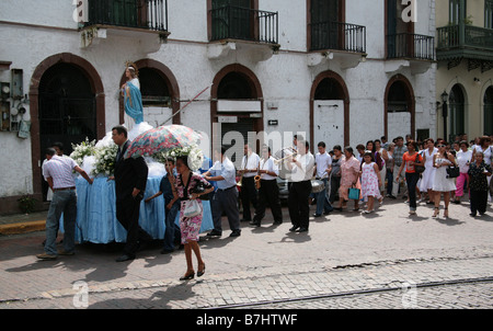 Procession catholique dédiée à la Vierge Marie sur l'Immaculée Conception day le 8 décembre. Banque D'Images