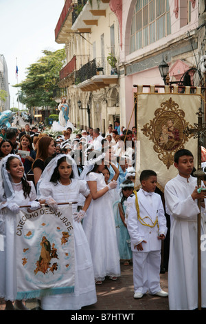 Procession catholique dédiée à la Vierge Marie sur l'Immaculée Conception day le 8 décembre. Banque D'Images