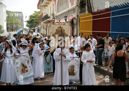 Procession catholique dédiée à la Vierge Marie sur l'Immaculée Conception day le 8 décembre. Banque D'Images