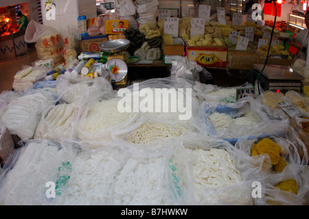 Boutique de nouilles chinoises locales dans neighborhood market Banque D'Images