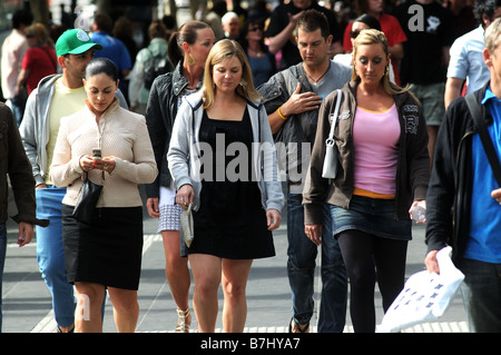 Les piétons dans Swanston Street, Melbourne Banque D'Images