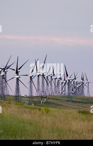 Les moulins à vent utilisés pour produire de l'énergie électrique à Cowley Ridge dans le sud de l'Alberta, Canada Banque D'Images