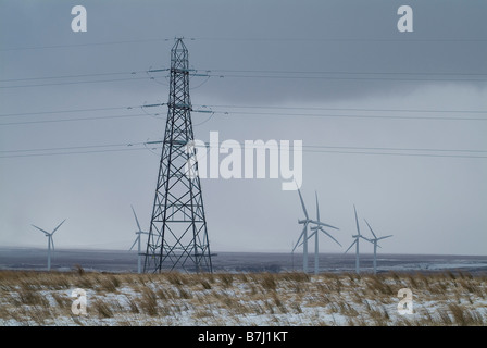 dh Causeymire Wind Farm NPOWER CAITHNESS Scotland Power Lines whiy Moorland vent turbine pylon royaume-uni écoulement pays hiver Banque D'Images