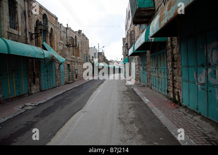 Une rue déserte dans le contrôle israélien de la vieille ville de Hébron, dans le sud de la Cisjordanie. Banque D'Images