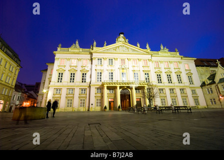 Le Primate's Palace (Primaciálny palác) sur Primaciálne square un palais néo classique rose en vieille ville, Bratislava, Slovaquie Banque D'Images