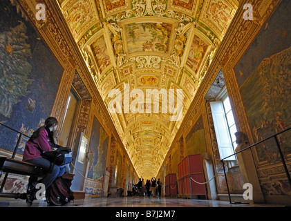 Hall de cartes Musées du Vatican Vatican Rome Italie Europe Banque D'Images