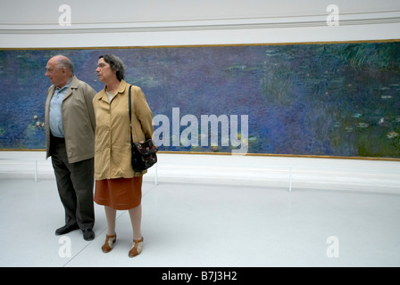 Les Nénuphars de Claude Monet en musée de l'Orangerie, Paris, France Banque D'Images