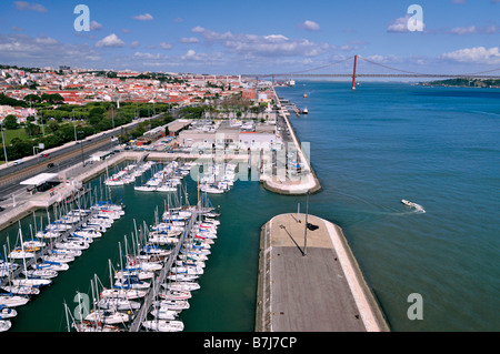 Vue du monument des Découvertes à la marina de Belém, Lisbonne, Portugal Banque D'Images