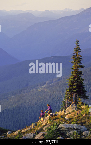 Deux randonnées sur le mont Whistler, avec mtn côte à l'arrière plage Banque D'Images