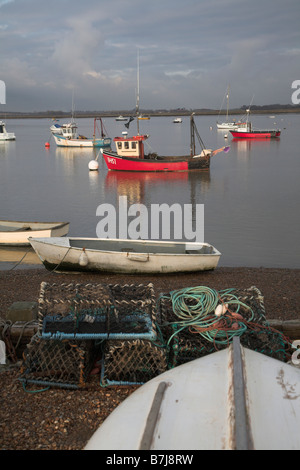 La pêche et la voile petit hameau de Felixstowe Ferry à l'embouchure de la rivière Deben Suffolk Angleterre Banque D'Images