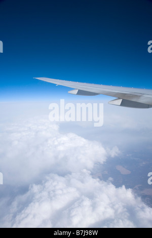 Aile d'avion sur les nuages Hawaii USA Banque D'Images