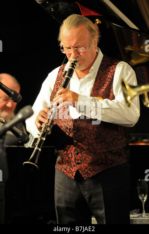 La légende du jazz Acker Bilk sur fête son 80e anniversaire avec un concert à Southamptons Club Concorde Banque D'Images