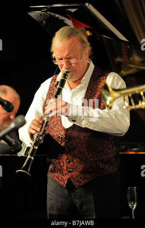 La légende du jazz Acker Bilk sur fête son 80e anniversaire avec un concert à Southamptons Club Concorde Banque D'Images