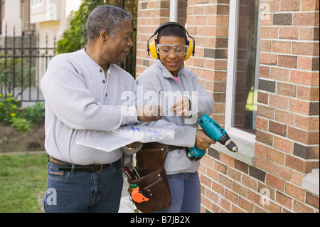 African American Woman home improvement, Vancouver, C.-B. Banque D'Images