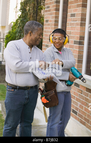 African American Woman home improvement, Vancouver, C.-B. Banque D'Images