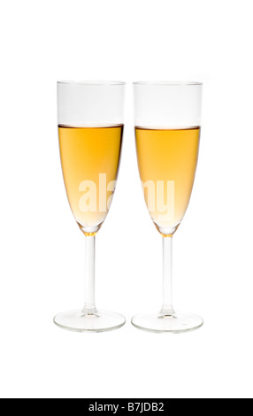 Deux verres remplis de champagne isolé sur fond blanc Banque D'Images