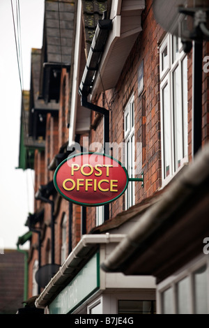 Un bureau de poste de village au coeur de la communauté locale de Redditch UK Angleterre Worcestershire Banque D'Images