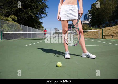 Couple on court de tennis ; Canada, Colombie-Britannique, Vancouver Banque D'Images