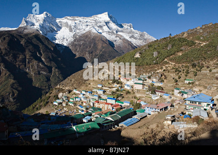 Namche Bazar Namche Bazar ( Nemche ou Bazarin ) village est la porte d'entrée de la haute Himalaya au Népal Banque D'Images