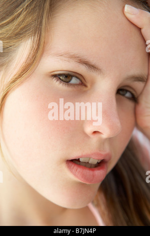 Portrait of Teenage girl looking frustré Banque D'Images