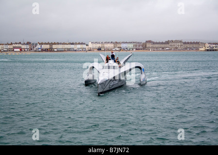 Eco Earthrace boat à Weymouth, dans le Dorset, UK. Uniquement disponible sur Alamy Banque D'Images