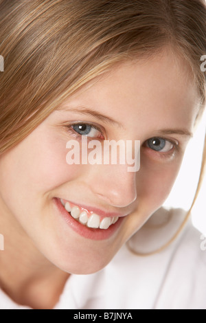 Portrait de Pre-Teen Girl Smiling Banque D'Images