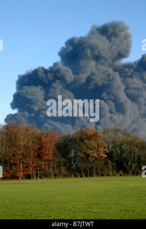 Panache de fumée incendie Buncefield Banque D'Images