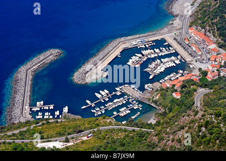 Maratea, sur la côte ouest de l'Italie du sud, donnant sur le Golfe de Policastro la mer Tyrrhénienne, fondée au 8e siècle av. J.C. par les Grecs : Porto di Maratea Banque D'Images