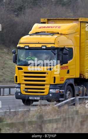 Camion Scania sur l'autoroute M40, Warwickshire, England, UK Banque D'Images